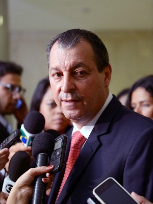 Governador do AM propõe à Dilma contratação de médicos estrangeiros